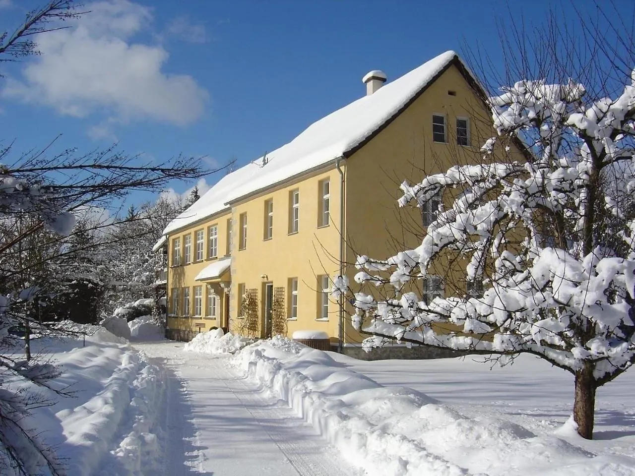 Apartment Ferienwohnung Altes Schulhaus In Leithen - Bernried